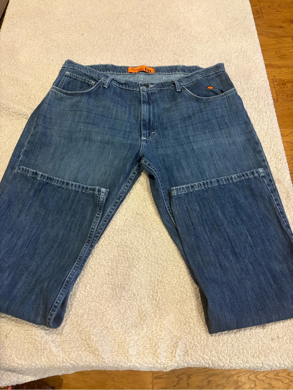 Wrangler FR20 jeans 40x32 with front and back pockets zipper button fly closure